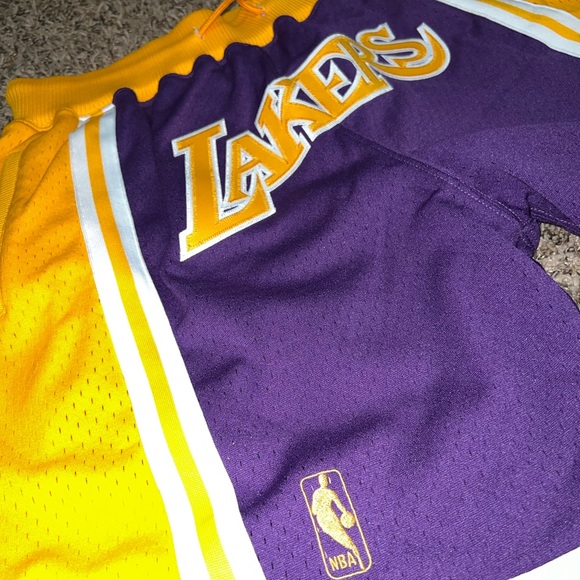 Mens LAKERS basketball shorts - Picture 3 of 4